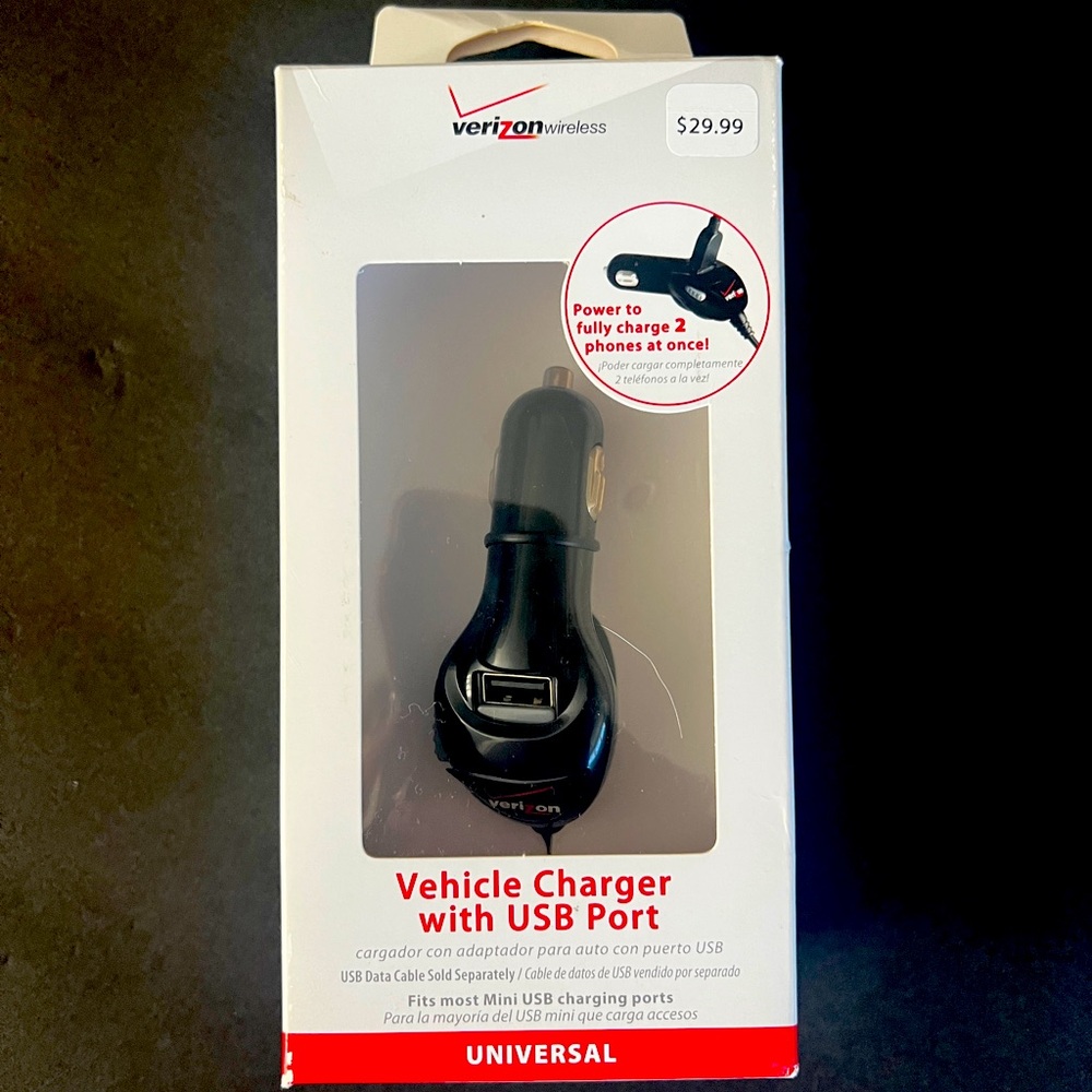 NIB VERIZON iPhone Car Charger
Power to fully charge 2 phones at once.
USB PORT